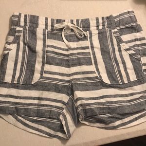 Super cute Athleta Linen Shorts, Size 14.